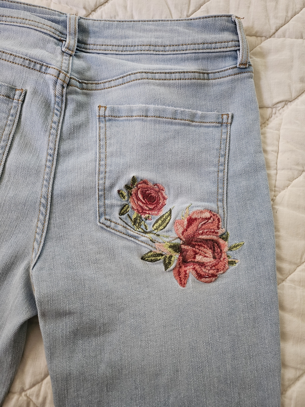 Forever 21 Sky Blue Tall Mid-Rise Bootcut Jeans w/ Floral Embroidery- Size 29 - Picture 8 of 11